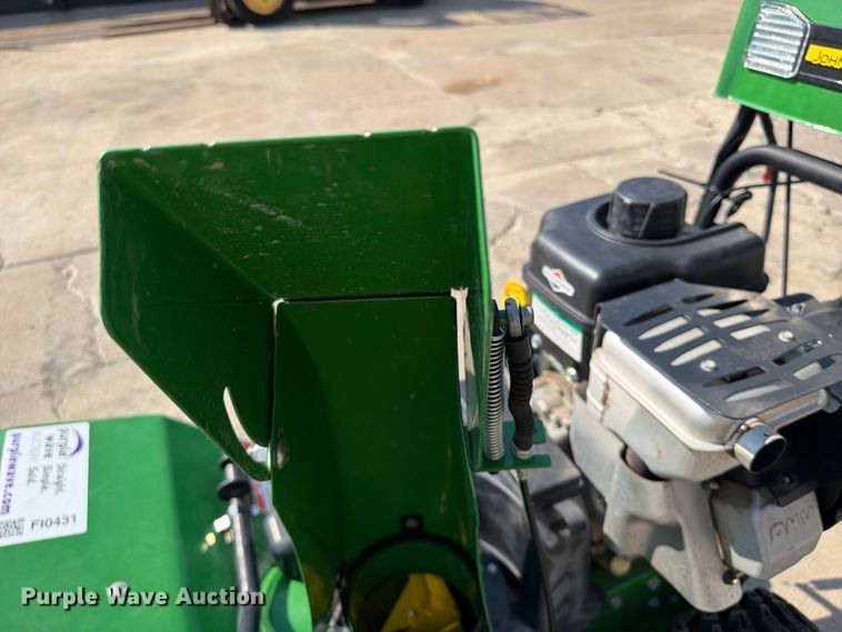 image for item FI0431 John Deere 1028E snow blower