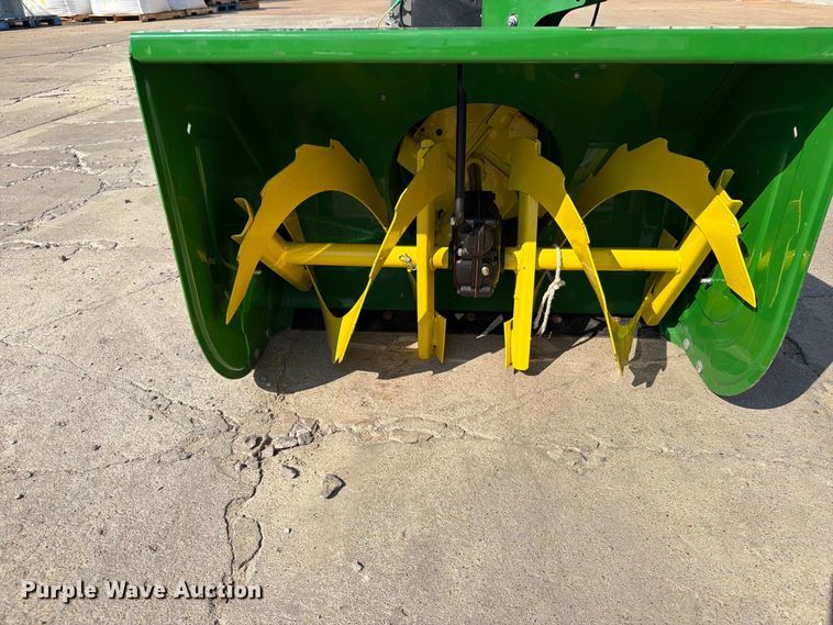 image for item FI0431 John Deere 1028E snow blower