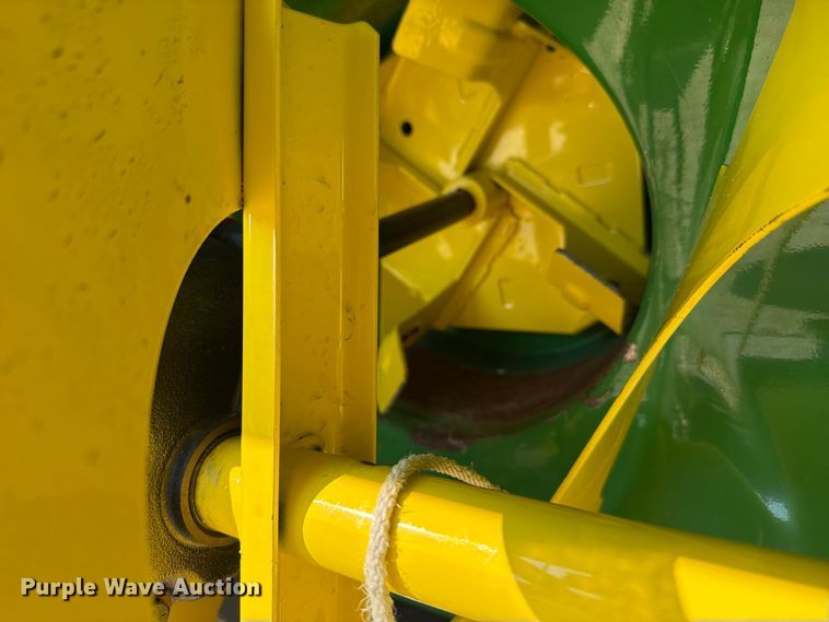 image for item FI0431 John Deere 1028E snow blower