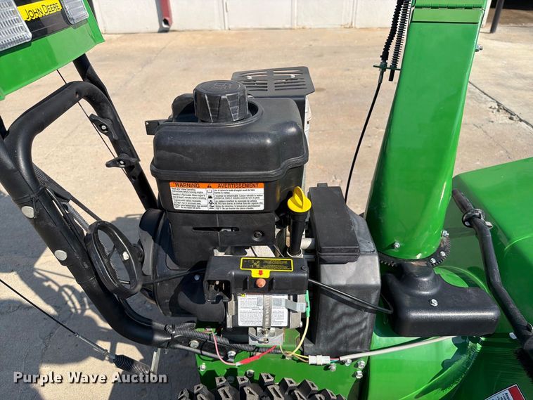 image for item FI0431 John Deere 1028E snow blower