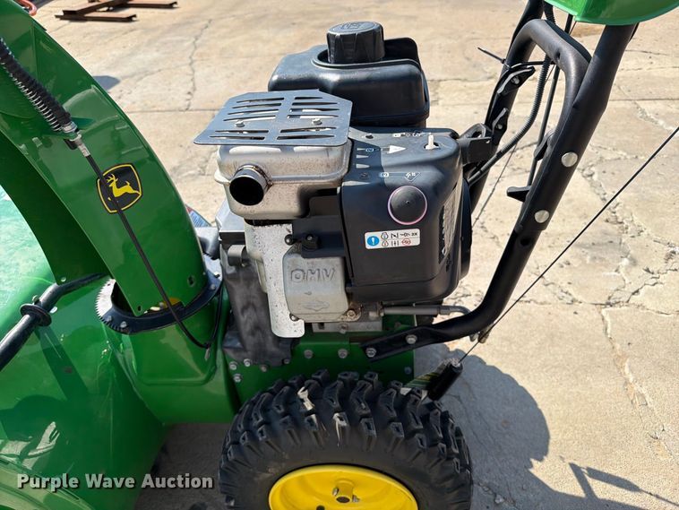image for item FI0431 John Deere 1028E snow blower