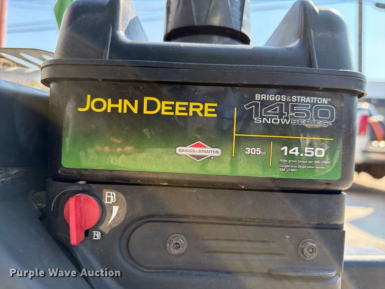 image for item FI0431 John Deere 1028E snow blower