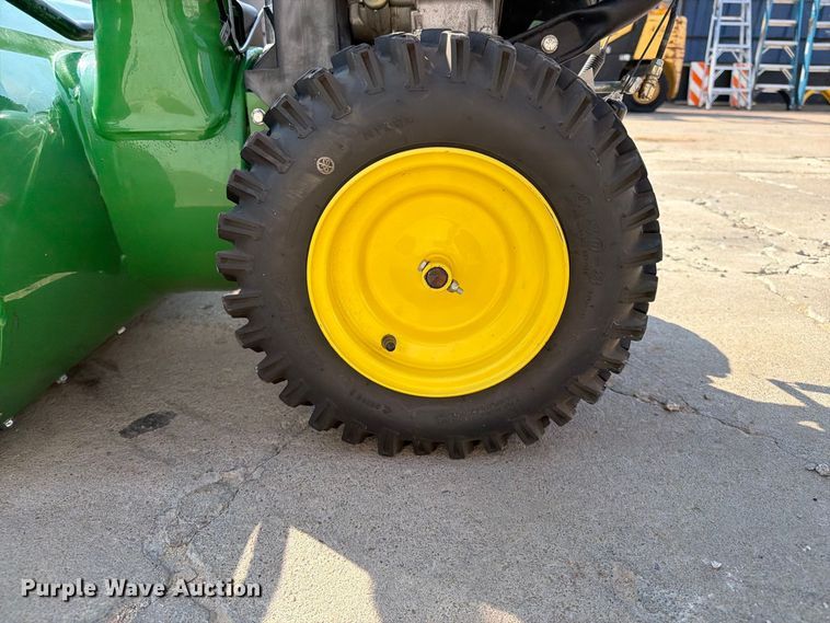 image for item FI0431 John Deere 1028E snow blower