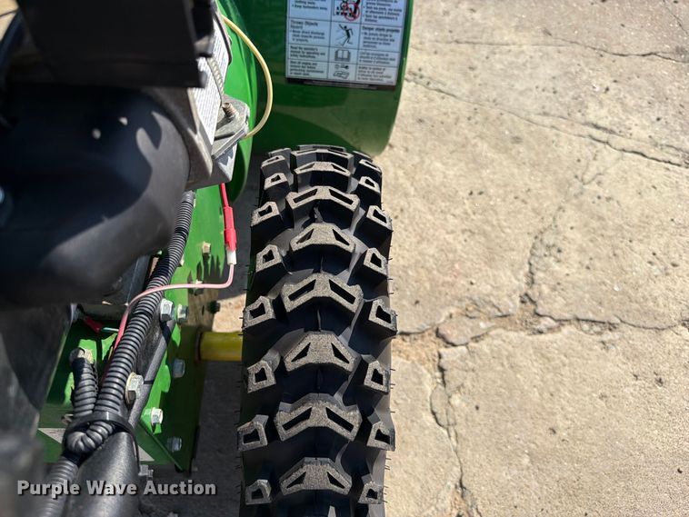 image for item FI0431 John Deere 1028E snow blower