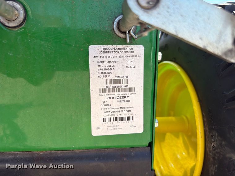 image for item FI0431 John Deere 1028E snow blower
