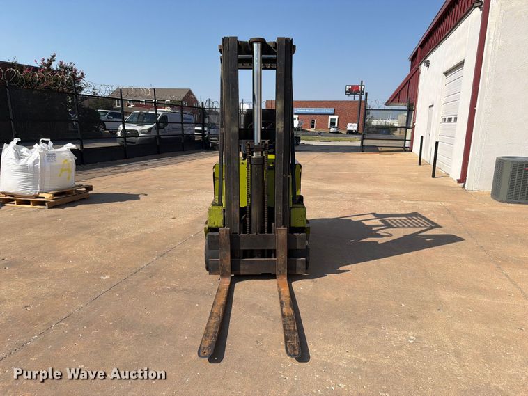 image for item FI0433 Clark EC 500 50 forklift