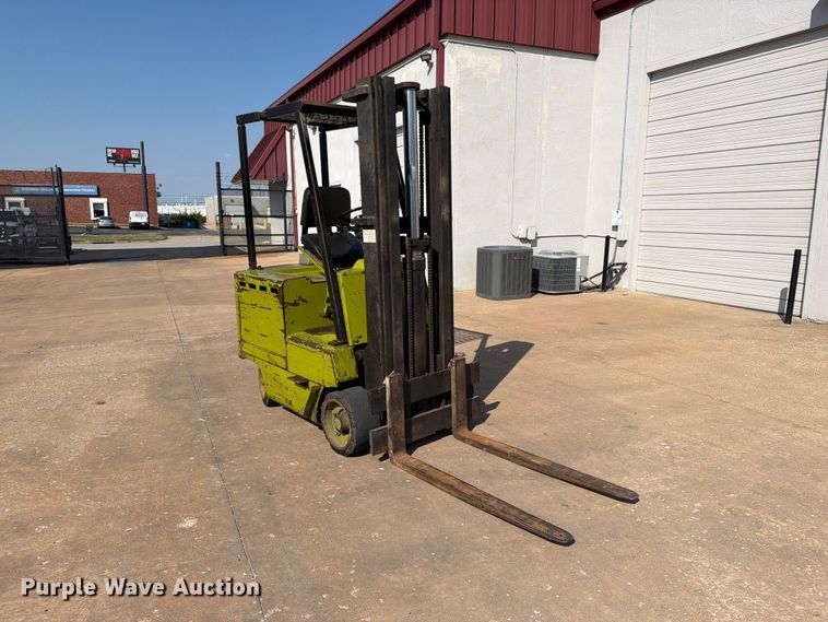 image for item FI0433 Clark EC 500 50 forklift