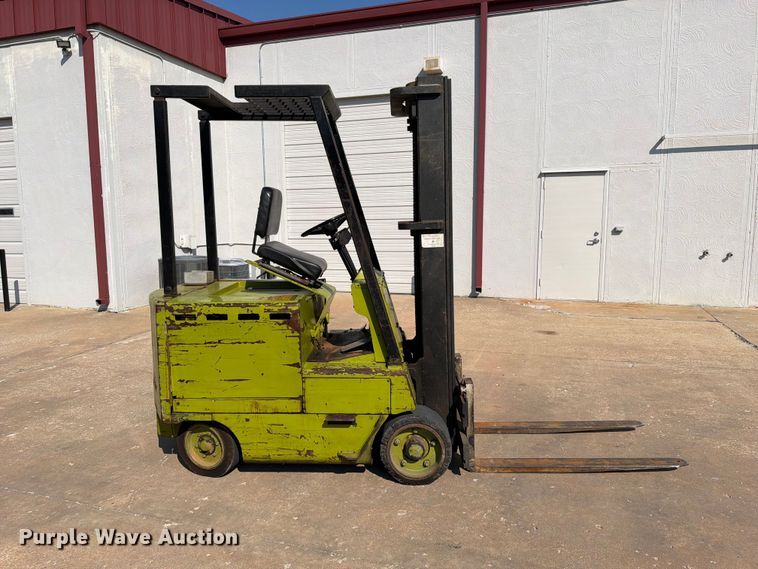 image for item FI0433 Clark EC 500 50 forklift
