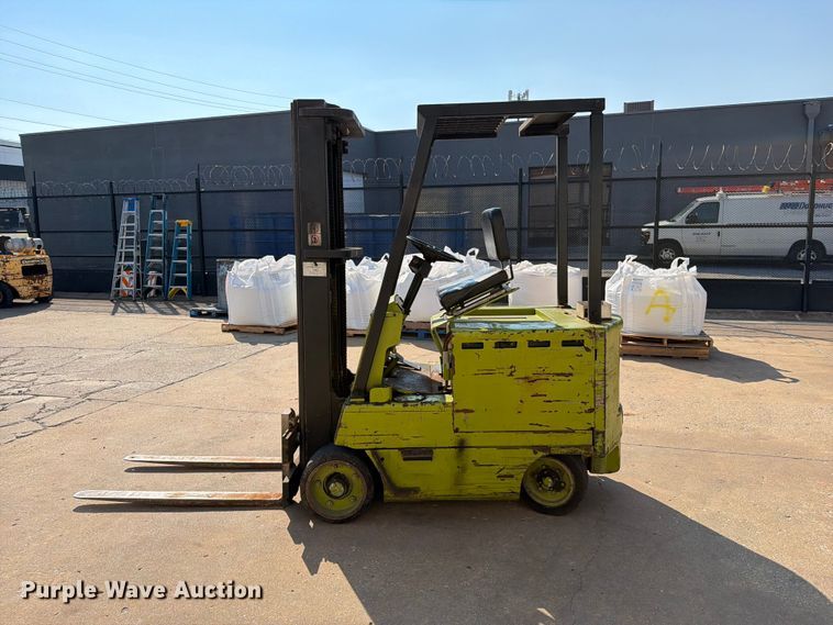 image for item FI0433 Clark EC 500 50 forklift