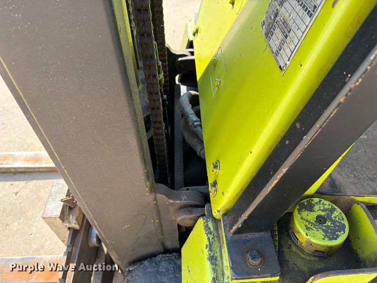 image for item FI0433 Clark EC 500 50 forklift