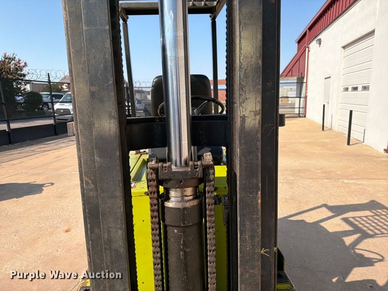 image for item FI0433 Clark EC 500 50 forklift