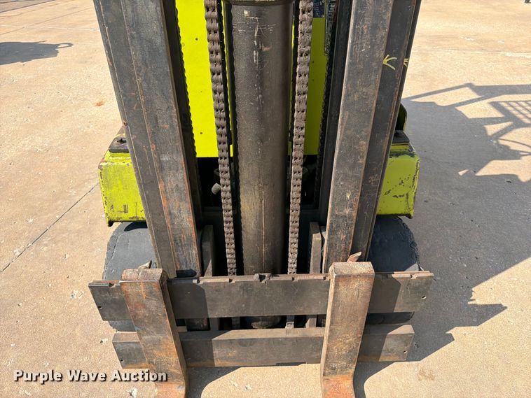 image for item FI0433 Clark EC 500 50 forklift