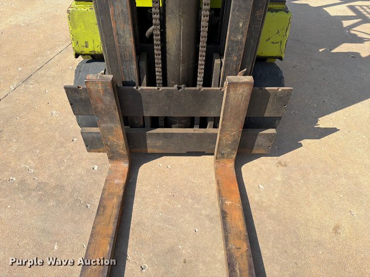 image for item FI0433 Clark EC 500 50 forklift