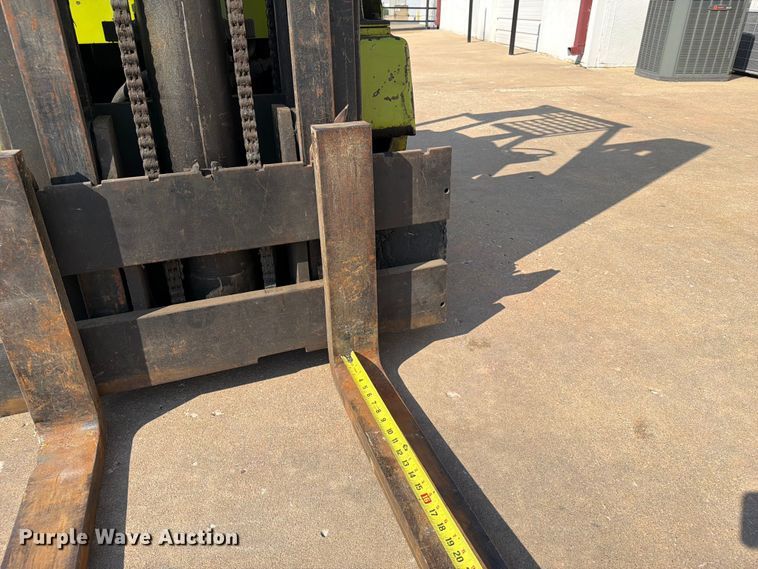 image for item FI0433 Clark EC 500 50 forklift