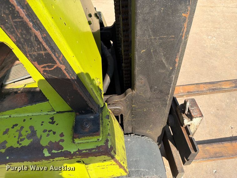 image for item FI0433 Clark EC 500 50 forklift