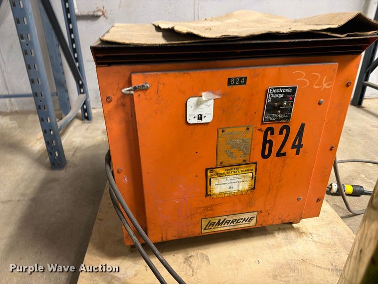image for item FI0433 Clark EC 500 50 forklift