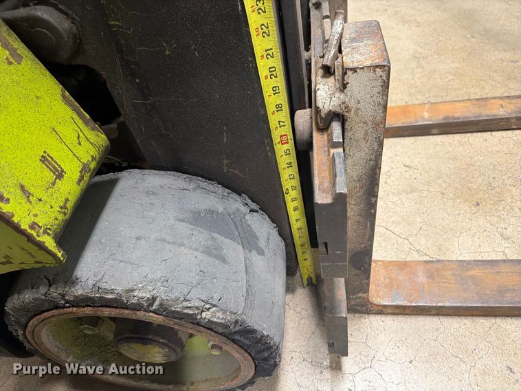 image for item FI0433 Clark EC 500 50 forklift