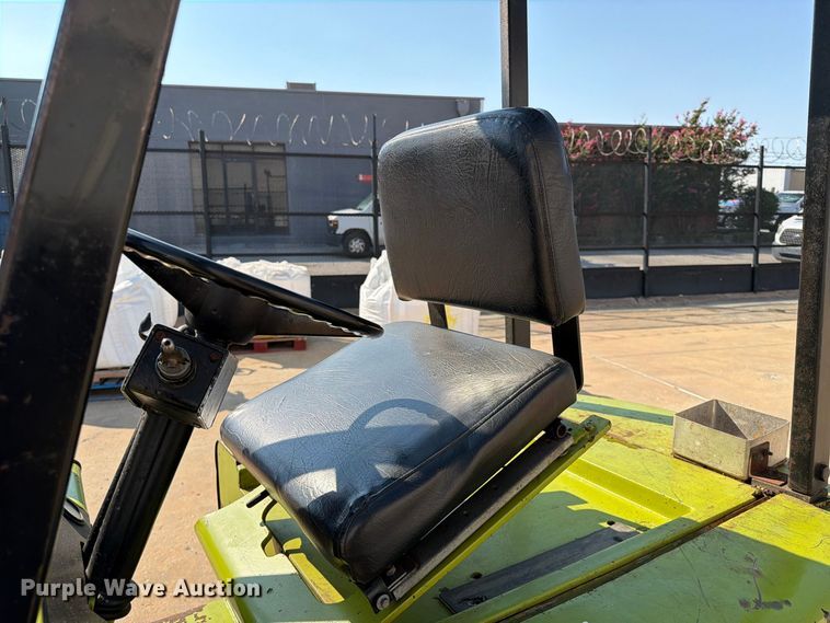image for item FI0433 Clark EC 500 50 forklift