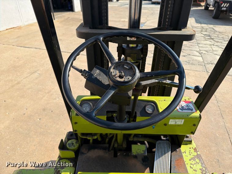 image for item FI0433 Clark EC 500 50 forklift