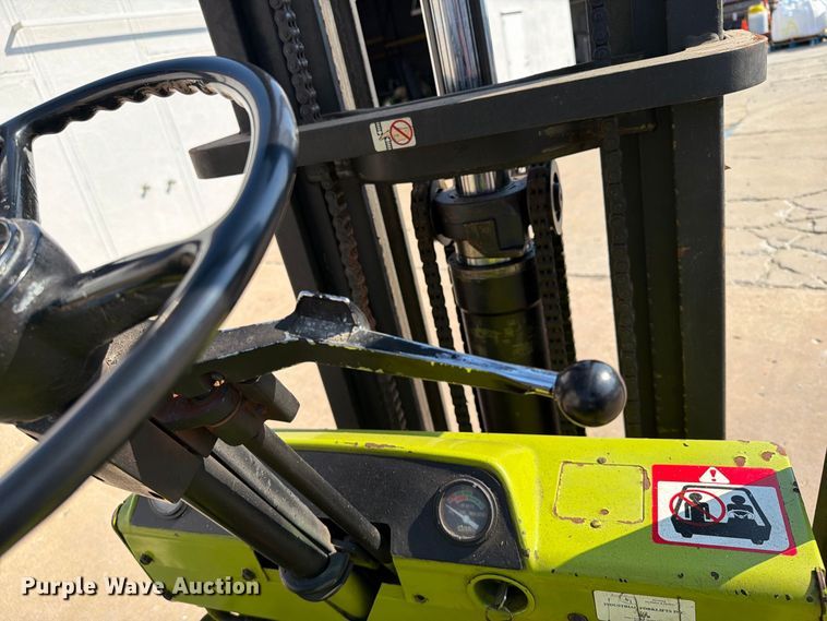 image for item FI0433 Clark EC 500 50 forklift