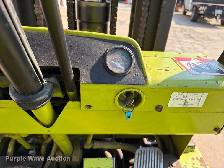image for item FI0433 Clark EC 500 50 forklift
