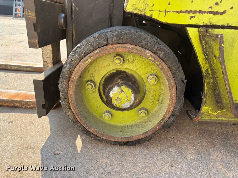 image for item FI0433 Clark EC 500 50 forklift