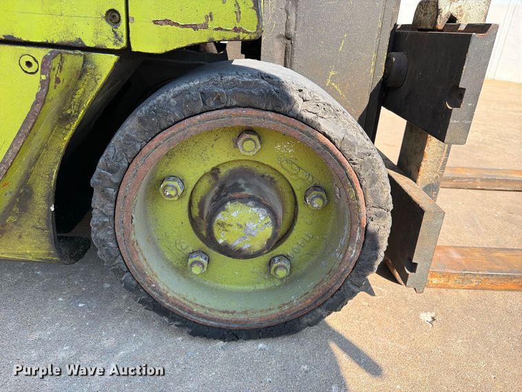 image for item FI0433 Clark EC 500 50 forklift