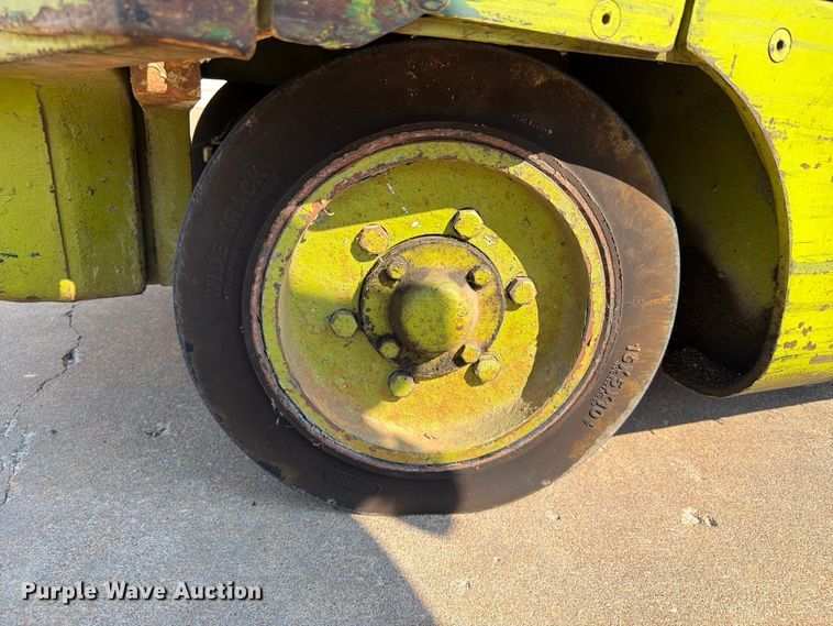 image for item FI0433 Clark EC 500 50 forklift