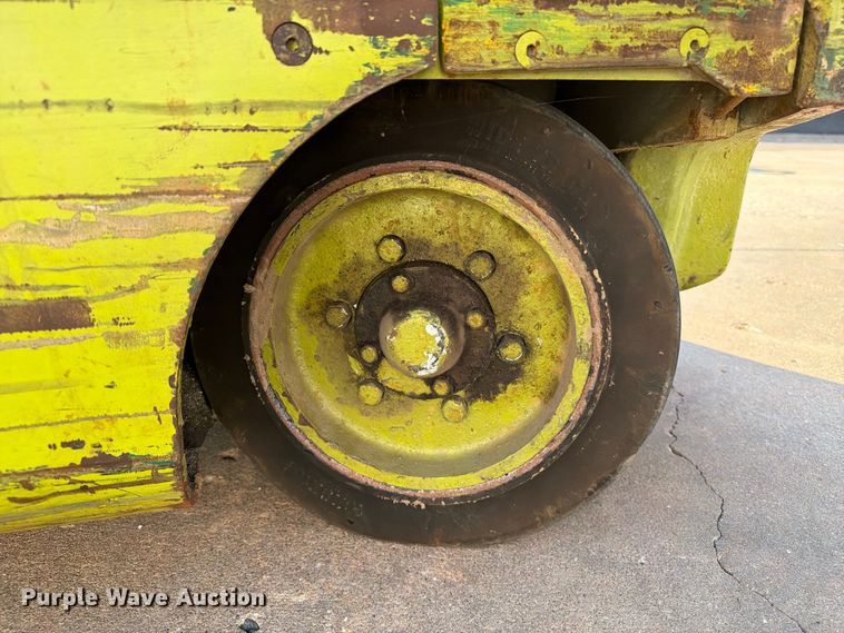 image for item FI0433 Clark EC 500 50 forklift