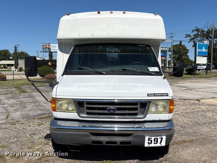 image for item FK2150 2005 Ford E450 shuttle bus