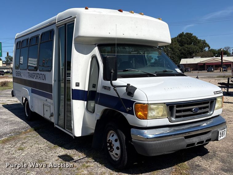 image for item FK2150 2005 Ford E450 shuttle bus