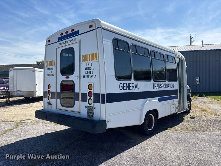 image for item FK2150 2005 Ford E450 shuttle bus