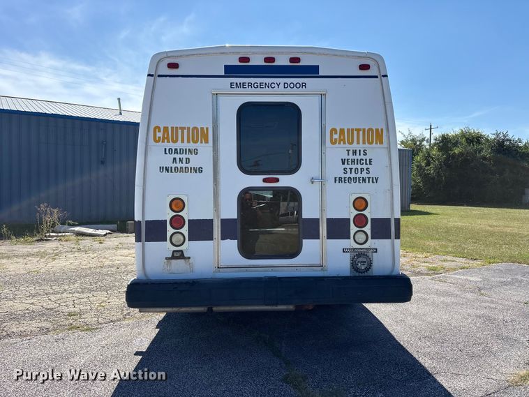 image for item FK2150 2005 Ford E450 shuttle bus