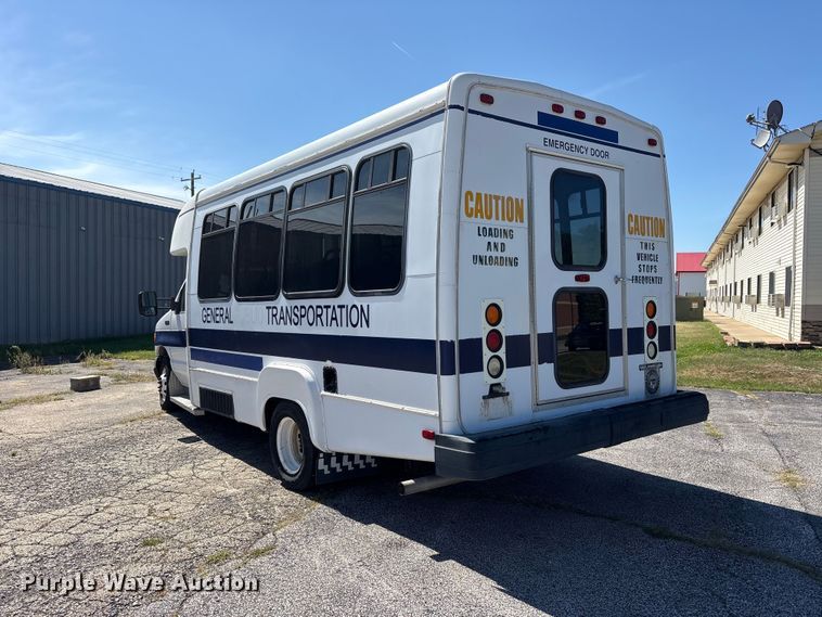 image for item FK2150 2005 Ford E450 shuttle bus