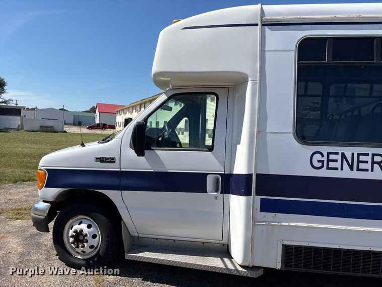 image for item FK2150 2005 Ford E450 shuttle bus