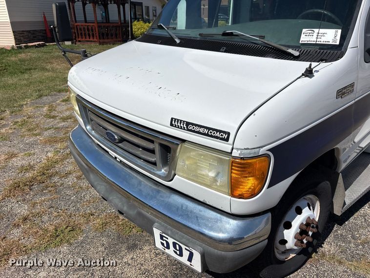 image for item FK2150 2005 Ford E450 shuttle bus