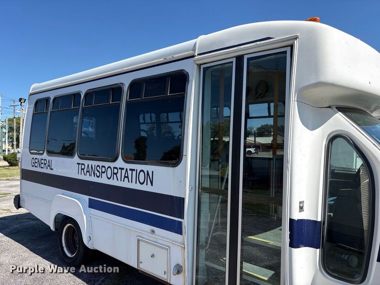 image for item FK2150 2005 Ford E450 shuttle bus