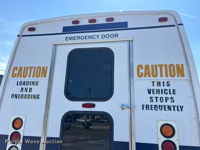 image for item FK2150 2005 Ford E450 shuttle bus