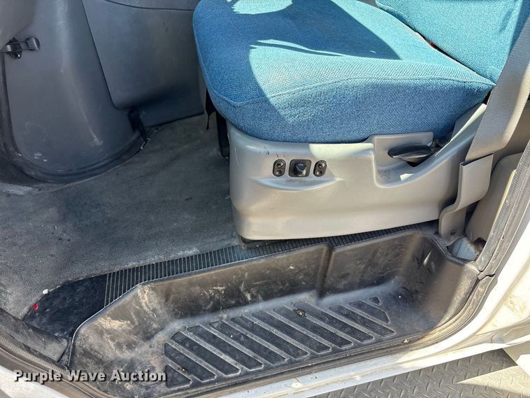 image for item FK2150 2005 Ford E450 shuttle bus