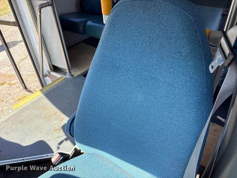 image for item FK2150 2005 Ford E450 shuttle bus