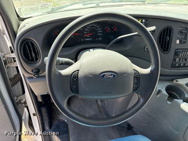 image for item FK2150 2005 Ford E450 shuttle bus