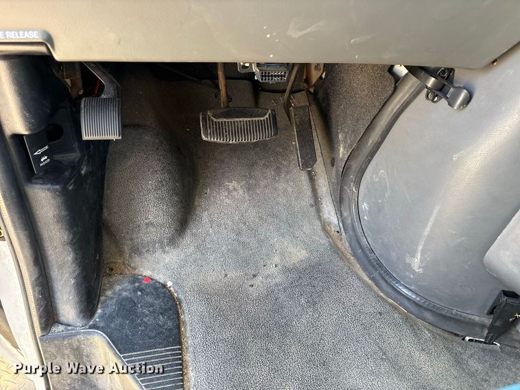image for item FK2150 2005 Ford E450 shuttle bus