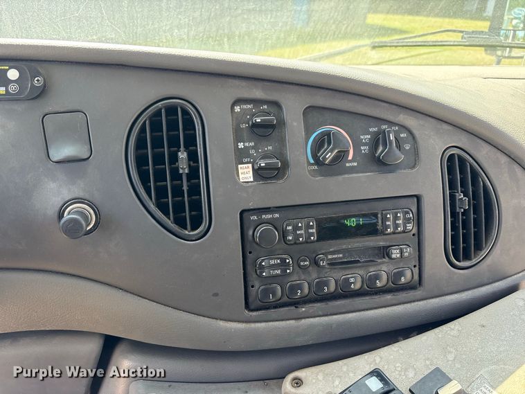 image for item FK2150 2005 Ford E450 shuttle bus