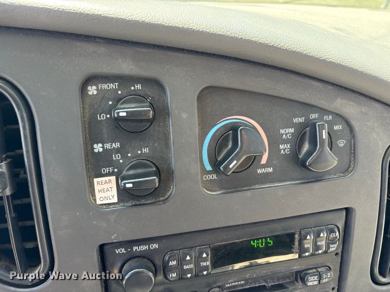 image for item FK2150 2005 Ford E450 shuttle bus