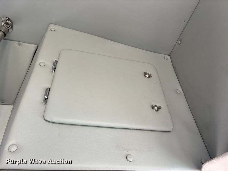 image for item FK2150 2005 Ford E450 shuttle bus