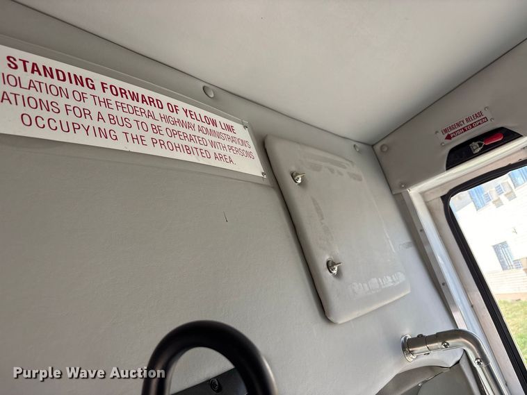 image for item FK2150 2005 Ford E450 shuttle bus