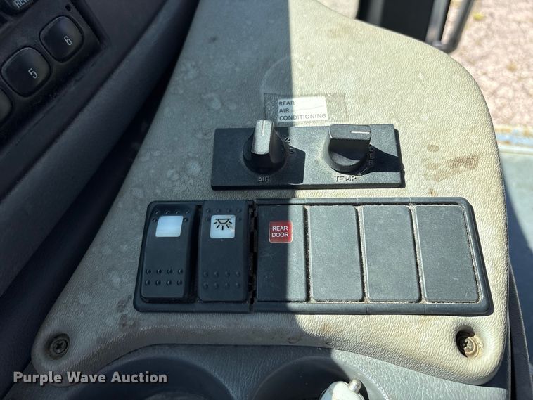 image for item FK2150 2005 Ford E450 shuttle bus