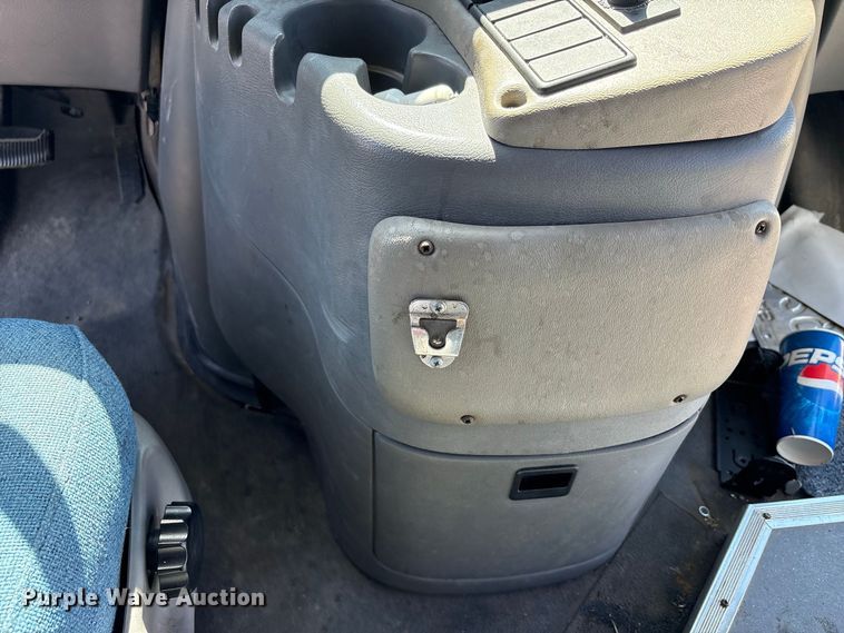 image for item FK2150 2005 Ford E450 shuttle bus