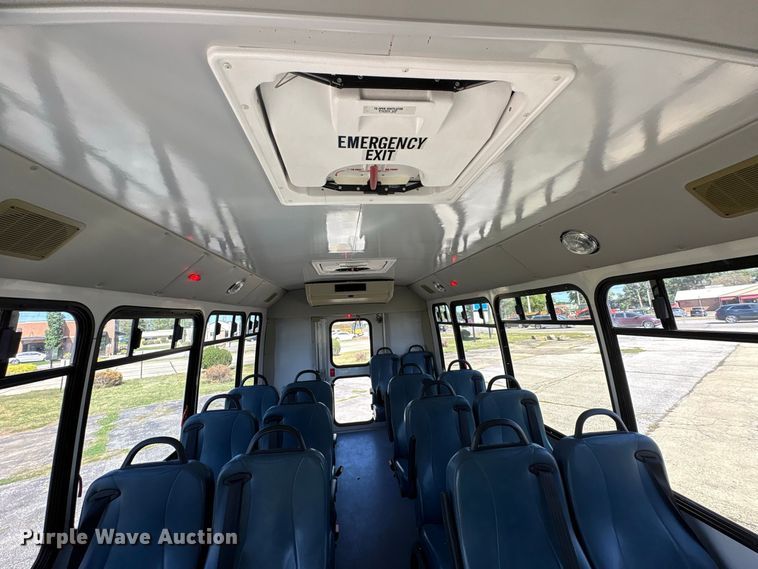 image for item FK2150 2005 Ford E450 shuttle bus