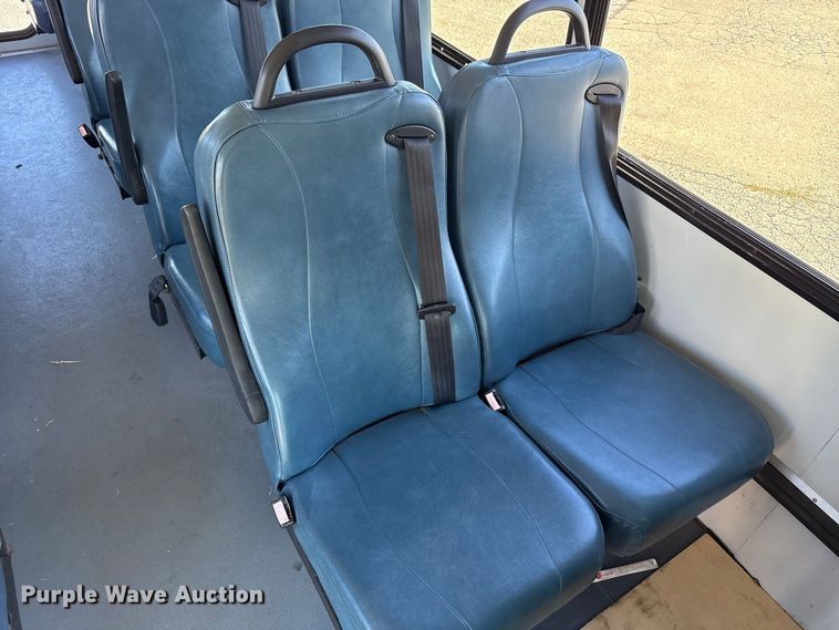 image for item FK2150 2005 Ford E450 shuttle bus